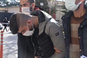 - Güvenlik görevlileri ile müşteriler arasındaki kavgayla ilgili gözaltına alınan