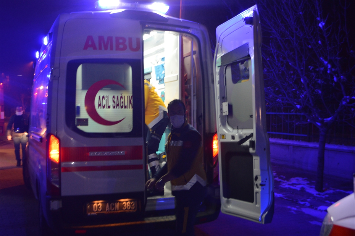 Afyonkarahisar'da sobadan sızan gazdan zehirlenen 3 kişi hastaneye kaldırıldı