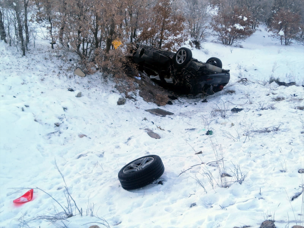 Afyonkarahisar'da su kanalına devrilen otomobilin sürücüsü öldü