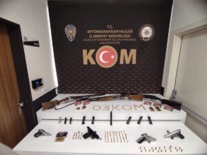 AFYONKARAHİSAR (AA) – Afyonkarahisar'da "Tırpan" operasyonu kapsamında, silah ve mühimmat