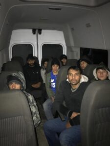 AĞRI (AA) – Ağrı'da 8 düzensiz göçmeni polis aracına çarparak