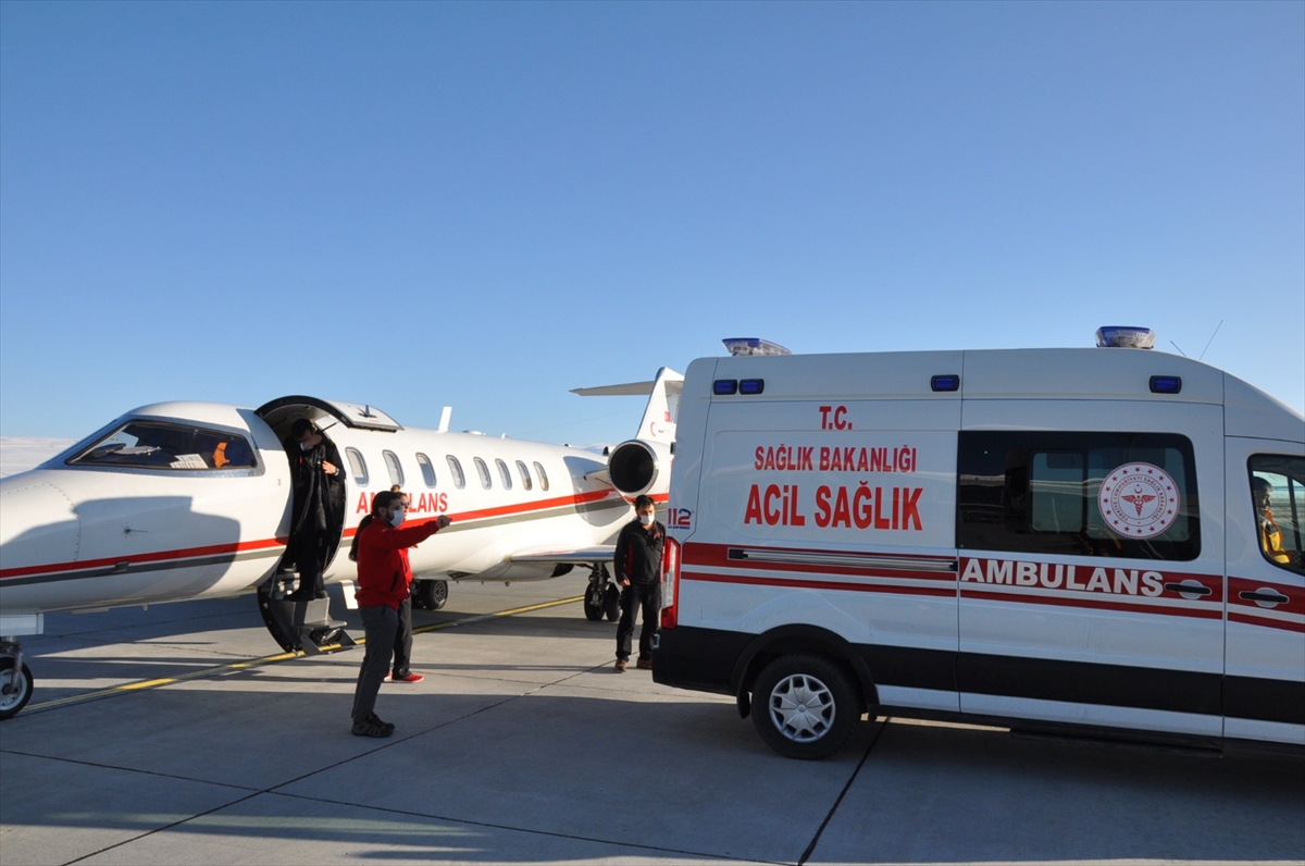 Ambulans uçak Danyal bebek için havalandı