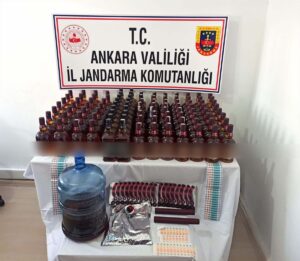 - Jandarma ekiplerince, 10 litre ve 130 şişe sahte içki