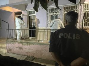 ANTALYA (AA) – Antalya'nın Muratpaşa ilçesinde, bir kişi evinde ölü