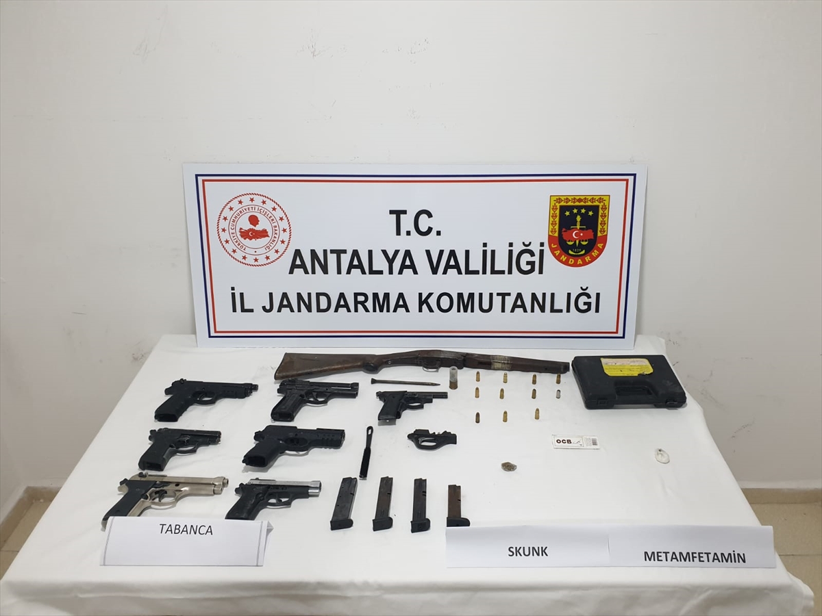 Antalya'da silah kaçakçılığı operasyonunda bir şüpheli yakalandı