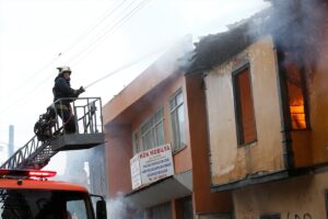 ANTALYA (AA) – Antalya'da çıkan yangında tarihi konak kullanılmaz hale