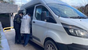 BURSA (AA) – Bursa'da bir otelde bakımını yaptığı asansör ile