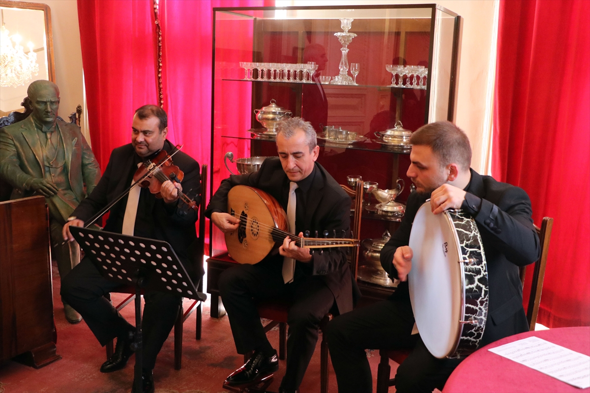 Atatürk'ün Edirne'de 91 yıl önce kaldığı odada konser verildi