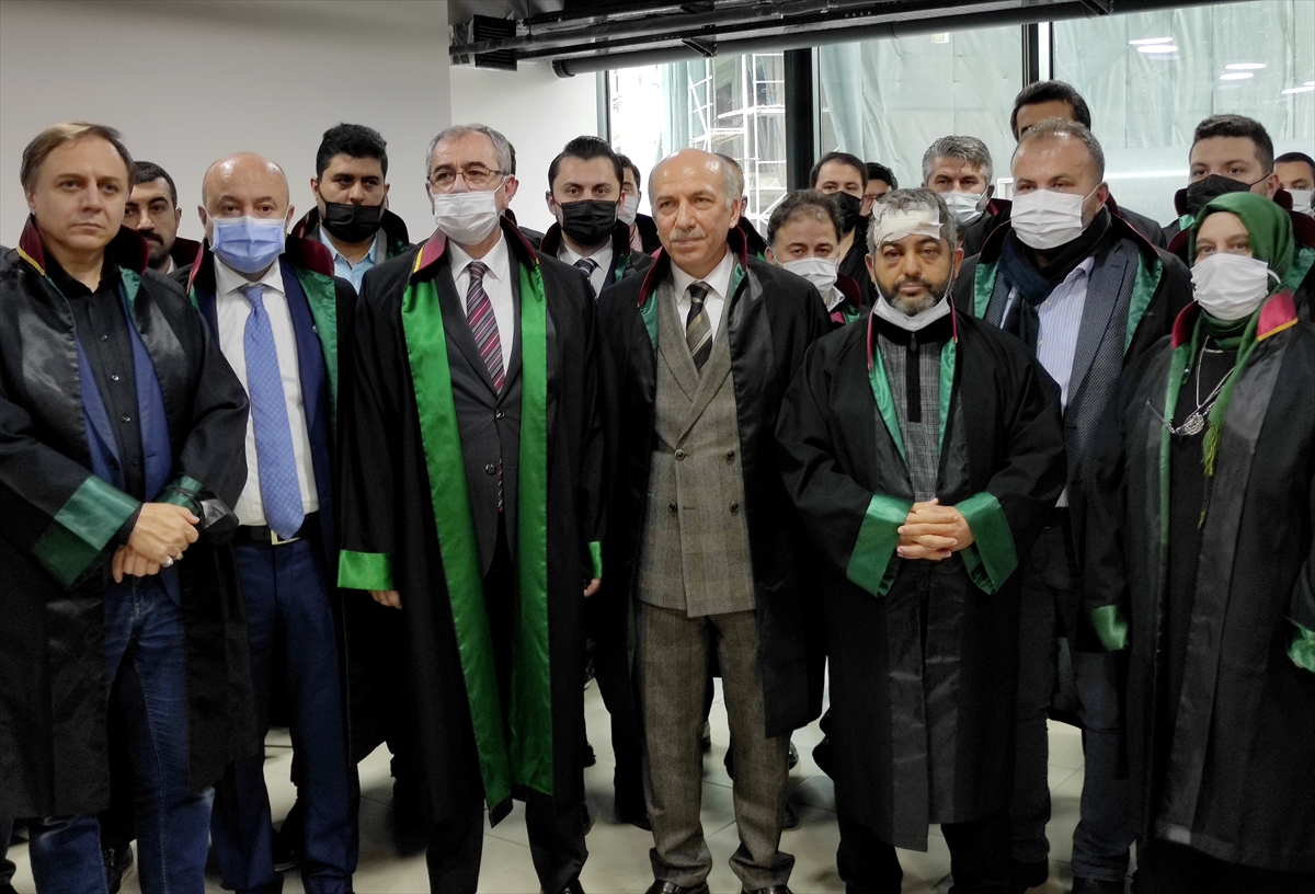Avukatlardan meslektaşlarını darbeden şüphelinin serbest bırakılmasına tepki