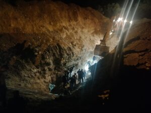 - İşçinin kurtarılması için çalışmalar sürüyor