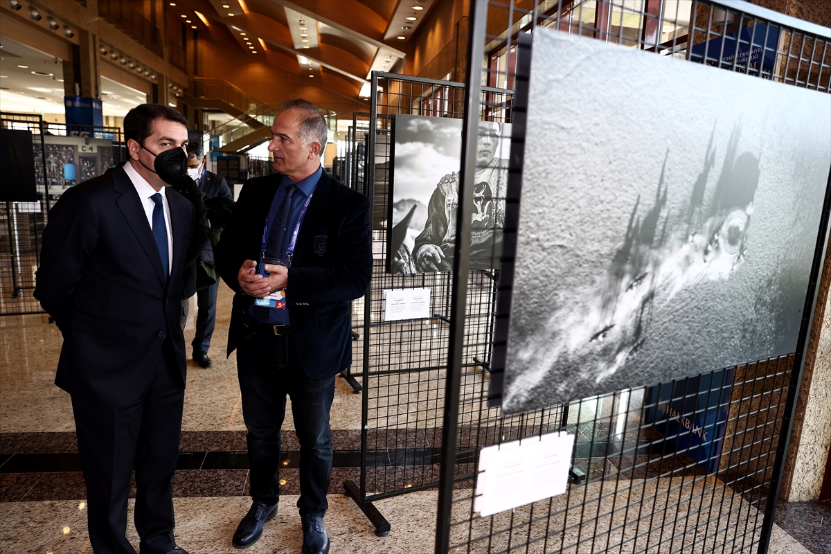 Azerbaycan Cumhurbaşkanı Müşaviri Hacıyev, Istanbul Photo Awards sergisini gezdi