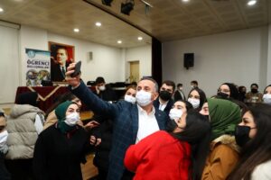 İSTANBUL (AA) – Bağcılar Belediye Başkanı Lokman Çağırıcı, içerisinde eğitim