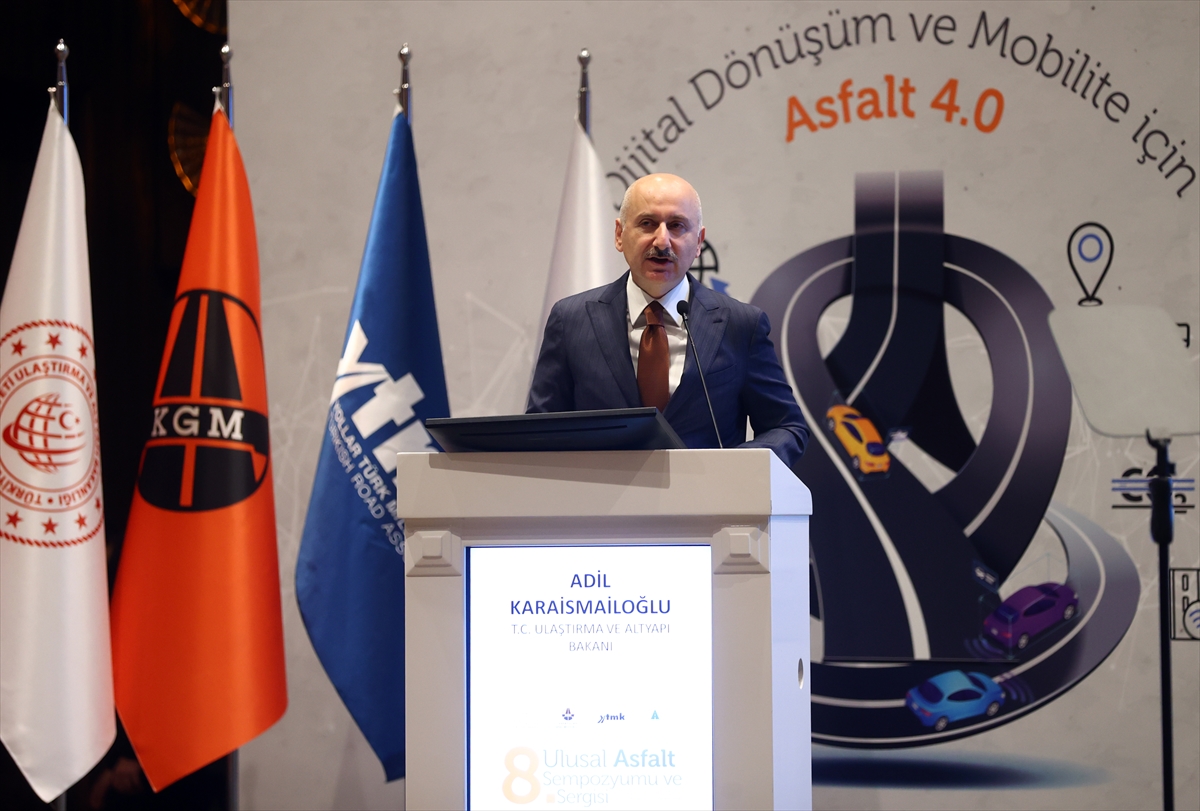 Bakan Karaismailoğlu, 8. Ulusal Asfalt Sempozyumu'na katıldı: