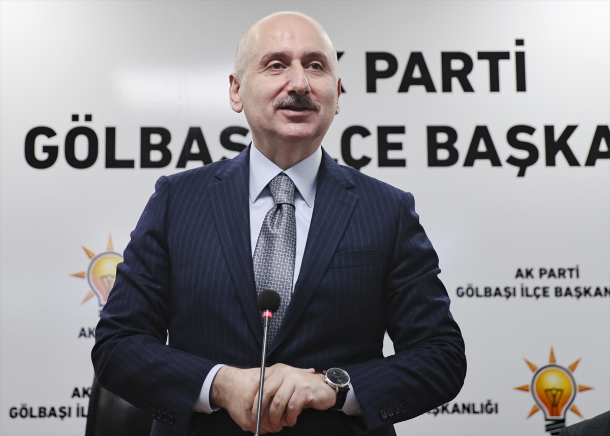 Bakan Karaismailoğlu, Gölbaşı'nda Belediye Başkanlığı ile AK Parti İlçe Başkanlığını ziyaret etti: