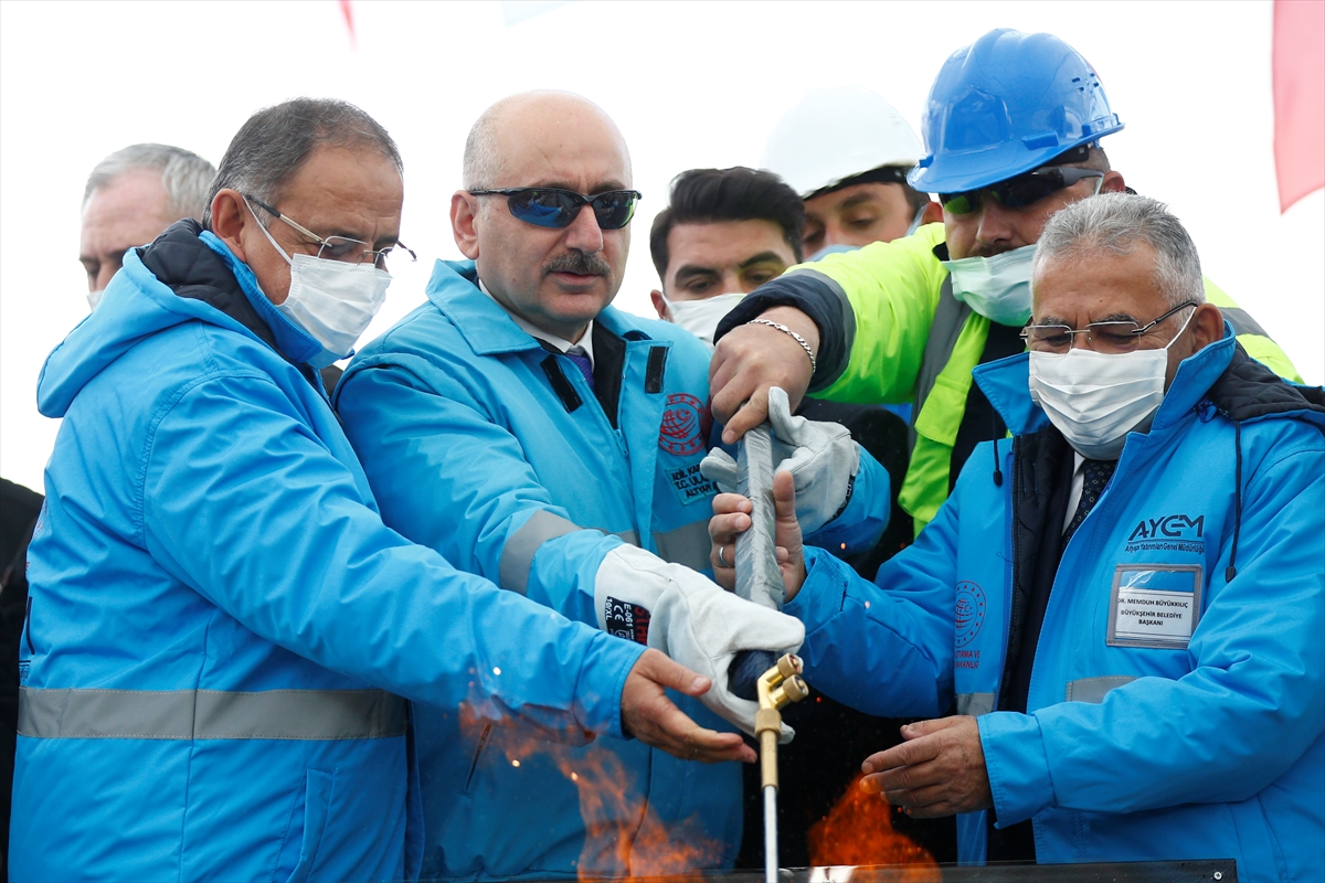 Bakan Karaismailoğlu, Kayseri'de tramvay hattında ray kaynağı törenine katıldı: