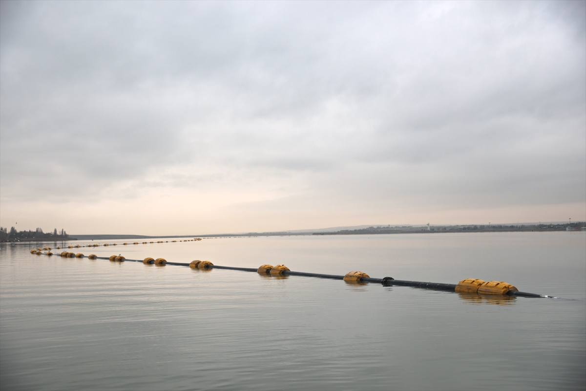 Bakan Karaismailoğlu, Mogan Gölü'nü temizleme çalışmalarını yerinde inceledi: