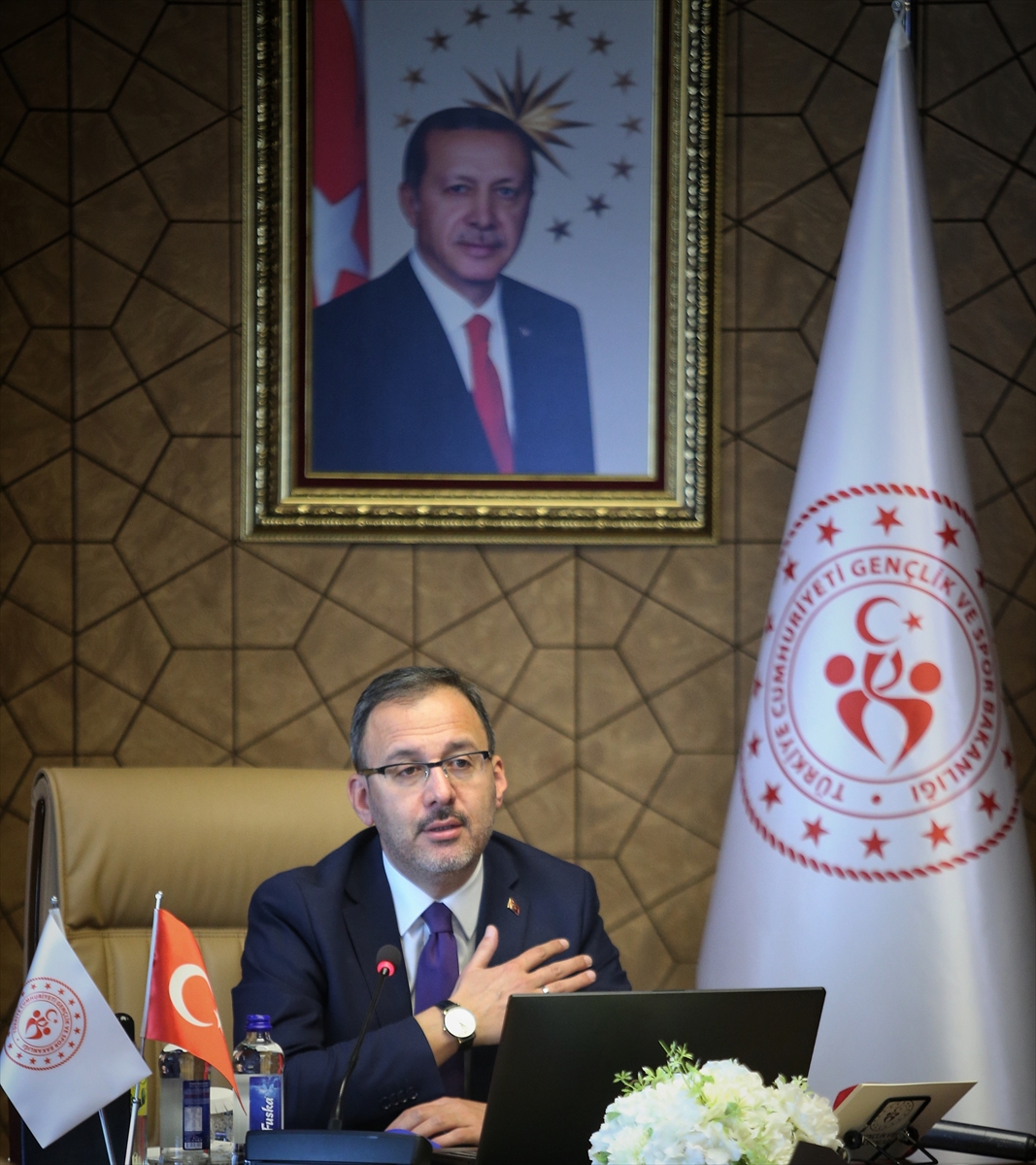 Bakan Kasapoğlu, gençlere telekonferansla seslendi: