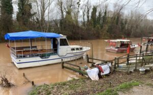 - Ana güzergah yolları kapanan köylere ulaşım, alternatif yollardan sağlanıyor