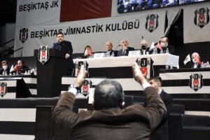 - Kulübün eski yöneticilerinden Şafak Mahmutyazıcıoğlu kendi dönemleriyle ilgili iddialara