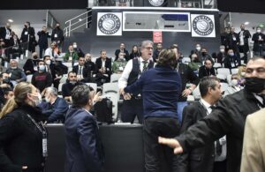 - Genel kurulda Beşiktaş Kulübü Genel Sekreteri Mesut Urgancılar ve