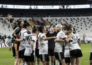 - Beşiktaş Vodafone: 2 - Fenerbahçe: 1 