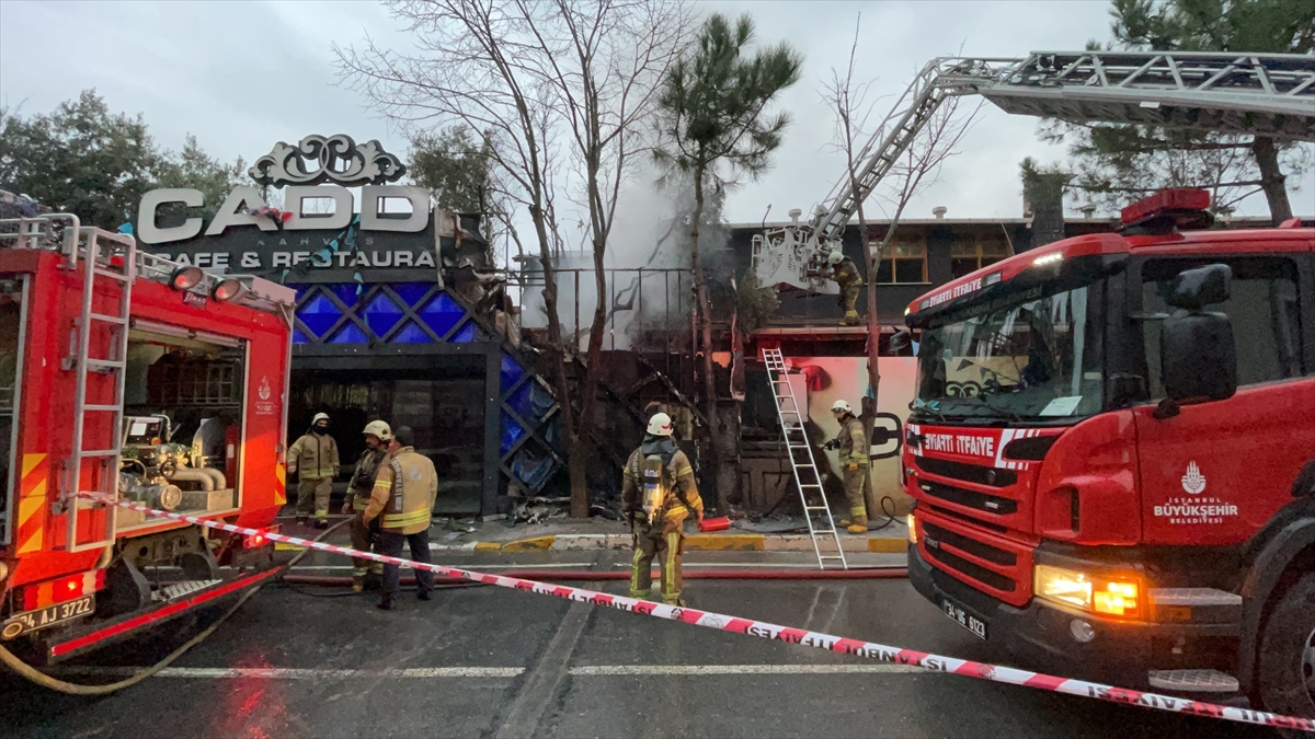 Beylikdüzü'nde bir restoranda çıkan yangın söndürüldü