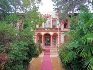 BİLECİK (AA) – Bilecik Belediyesi binasından 3 diz üstü bilgisayarı