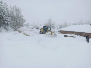 BİLECİK (AA) – Bilecik'te yüksek kesimlerde etkili olan kar yağışı