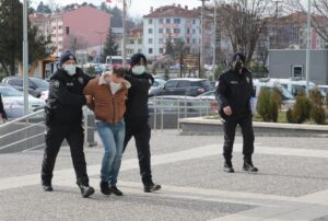 BOLU (AA) – Bolu'da yakınlarını görmek için ziyaretçi saati dışında