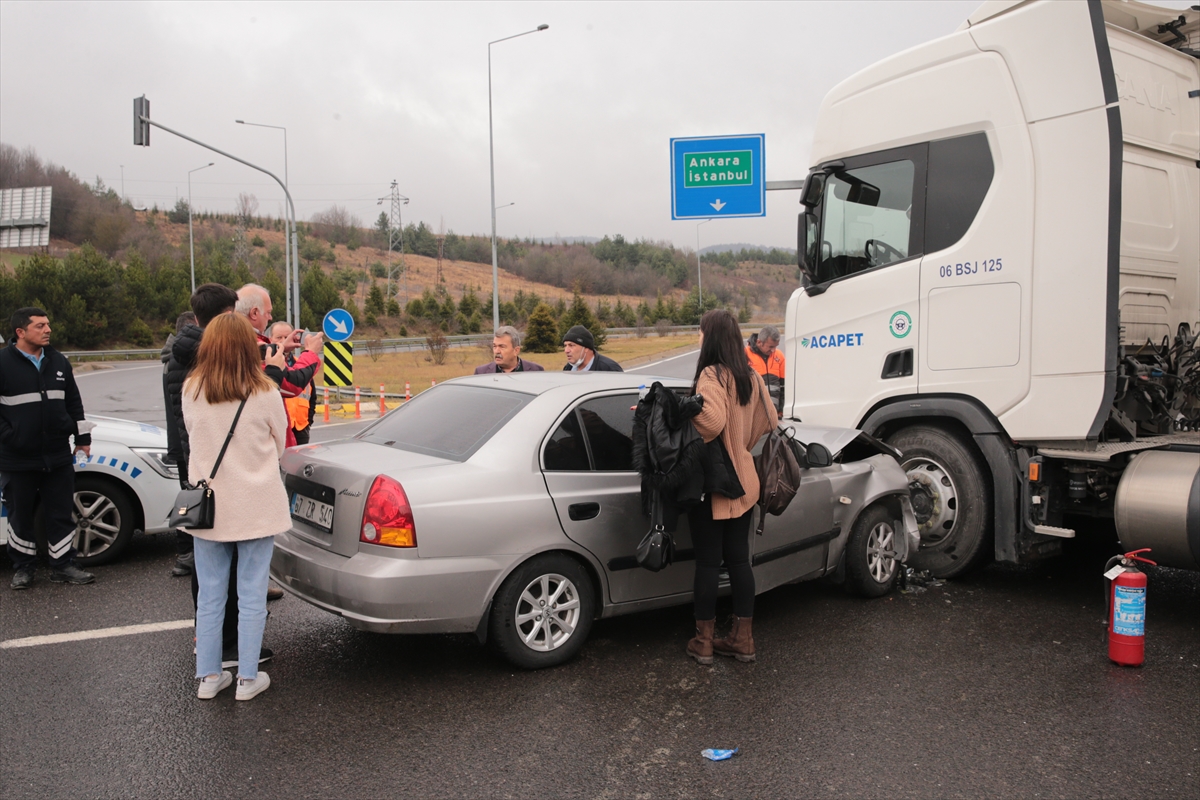 Bolu'da LPG yüklü tanker ile otomobil çarpıştı, 2 kişi yaralandı