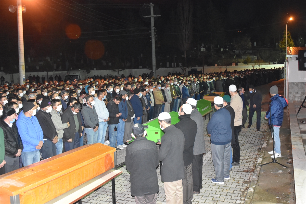 Burdur'daki trafik kazasında ölen 4 kişi, Afyonkarahisar'da toprağa verildi