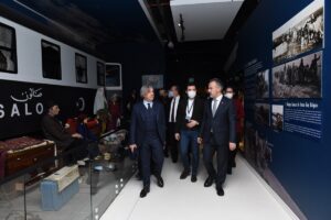 BURSA (AA) – Çini ve Bursa ipeğinin ön planda olduğu