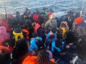 ÇANAKKALE (AA) – Çanakkale'nin Ayvacık ilçesi açıklarındaki lastik botta yakalanan