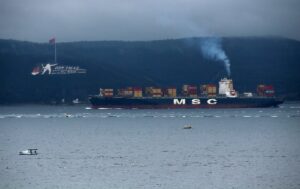 ÇANAKKALE (AA) – Çanakkale Boğazı, 6 büyük geminin geçişinden dolayı