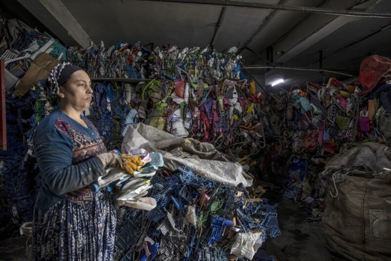 Çöpteki plastik atıkların geri dönüşüm yolculuğu
