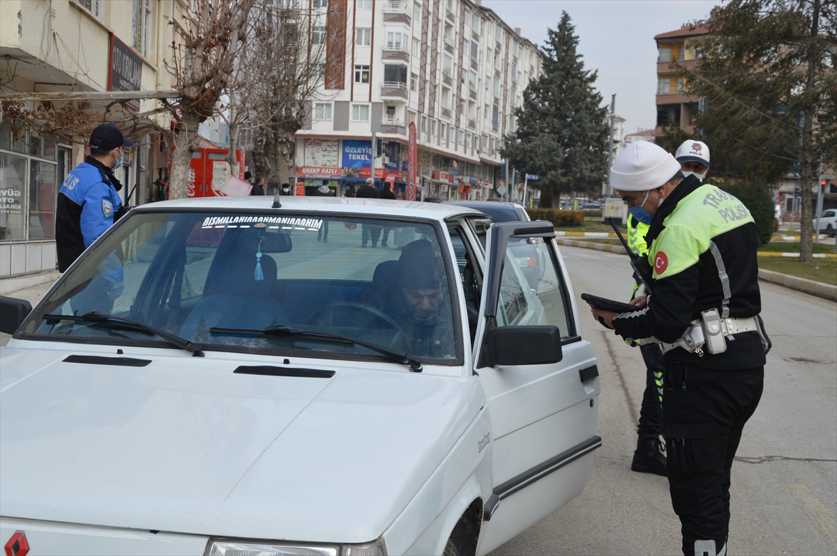 Çorum'da polisten okulların etrafından huzur uygulaması