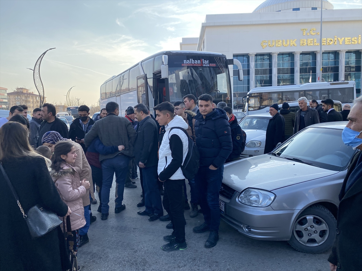 Çubuk'ta otobüs ile otomobilin çarpışması sonucu 4 çocuk yaralandı