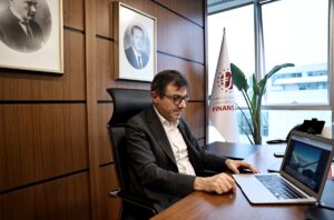 -Prof.Dr. Aşan'ın tercihi yaşam kategorisinde "İdlibli gencin yürüme hayali ",