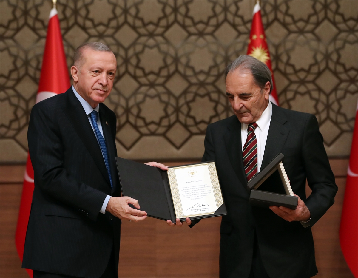 ANKARA (AA) – Cumhurbaşkanı Recep Tayyip Erdoğan, "Medeniyetimizi yeniden yükseltmek