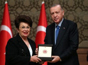 - "Teknolojinin ve internetin sunduğu sınırsız denebilecek imkanlar insanın ruhundan,