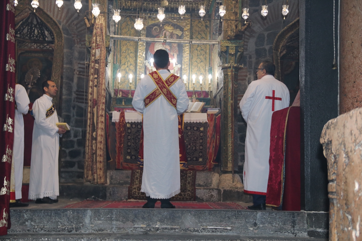 Diyarbakır'daki tarihi Meryem Ana Kilisesi'nde 2 yıl aranın ardından Noel ayini