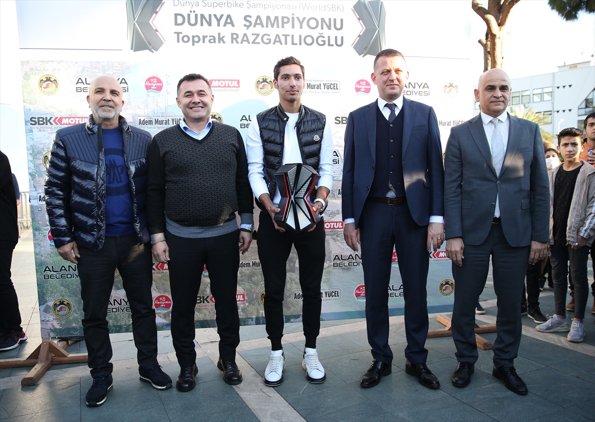 Dünya şampiyonu Toprak Razgatlıoğlu'na Alanya'da coşkulu karşılama:
