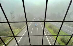 DÜZCE (AA) – Anadolu Otoyolu'nun Düzce geçişinde sis, ulaşımı olumsuz