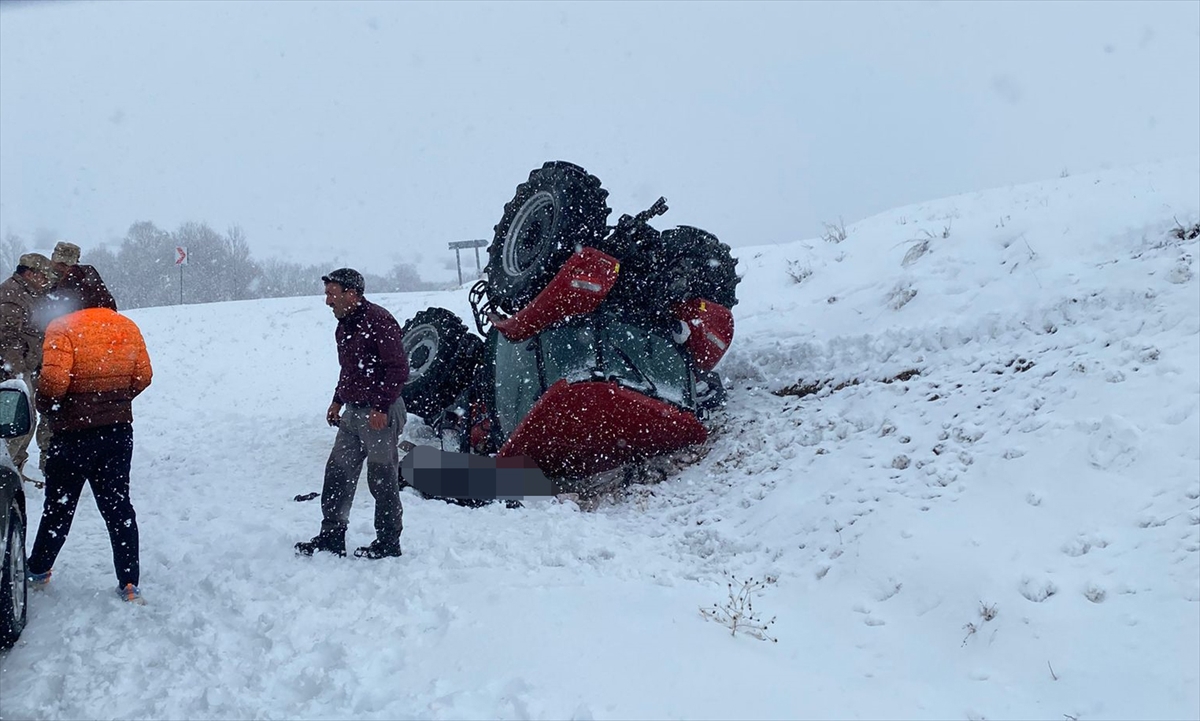 Erzincan'da devrilen traktördeki 1 çocuk öldü, 1'i çocuk 2 kişi yaralandı