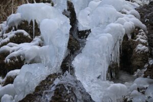 ERZİNCAN (AA) – Erzincan'da etkili olan soğuk havanın etkisiyle Girlevik