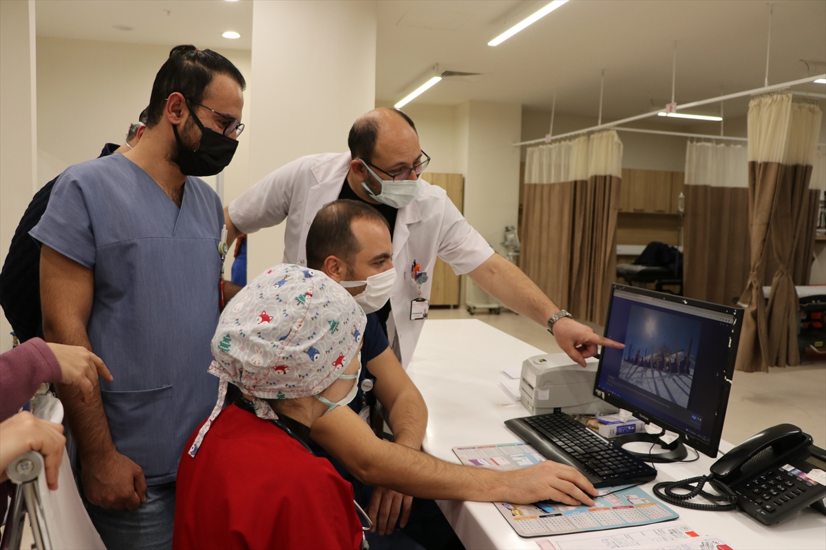 Erzurum Şehir Hastanesi doktorları AA'nın “Yılın Fotoğrafları” oylamasına katıldı