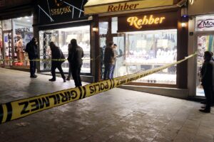 ERZURUM (AA) – Erzurum'da, altın alma bahanesiyle kuyumcuya giden bir