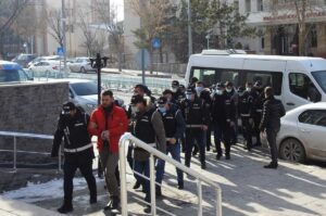 ERZURUM (AA) – Erzurum'da iş yeri sahibinden silah tehdidiyle para