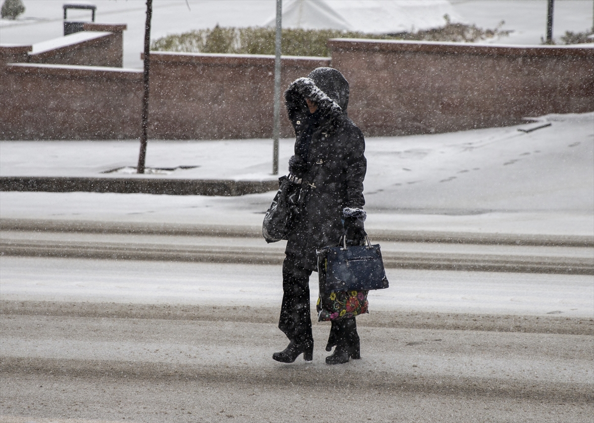 Erzurum ve Ardahan’da yoğun kar yağışı