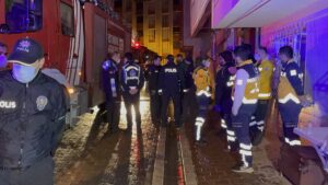 İSTANBUL (AA) – Esenyurt’ta binanın bodrum katındaki dairede çıkan yangında